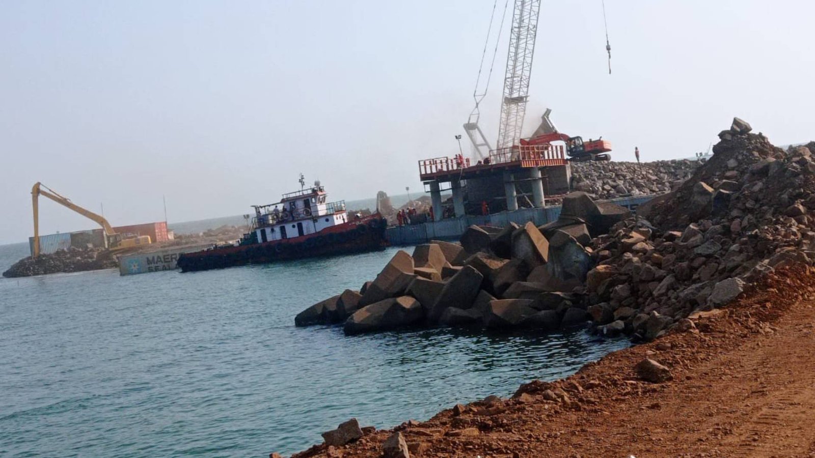 Construction Breakwater at KLL LNG Terminal, Dabhol, Maharashtra