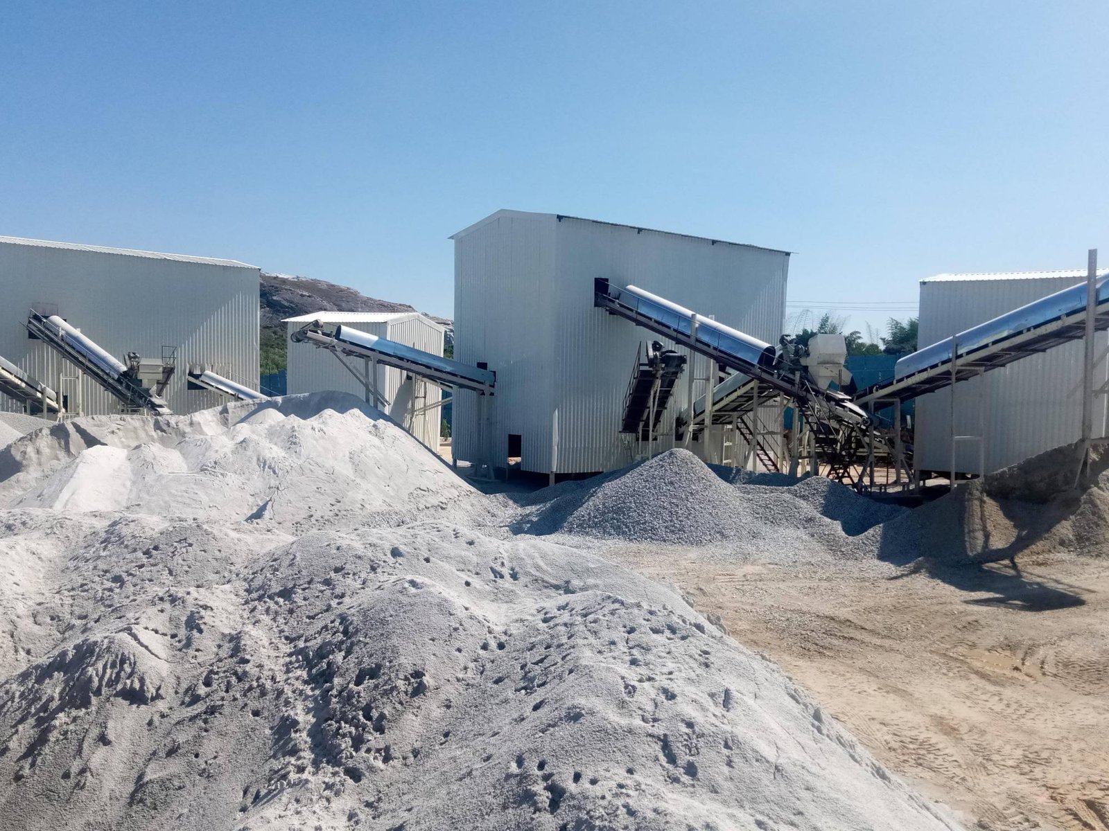 Supply of different sizes of aggregates from Chikkaballapura crusher, Karnataka