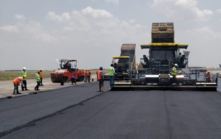 ASPHALT PAVER