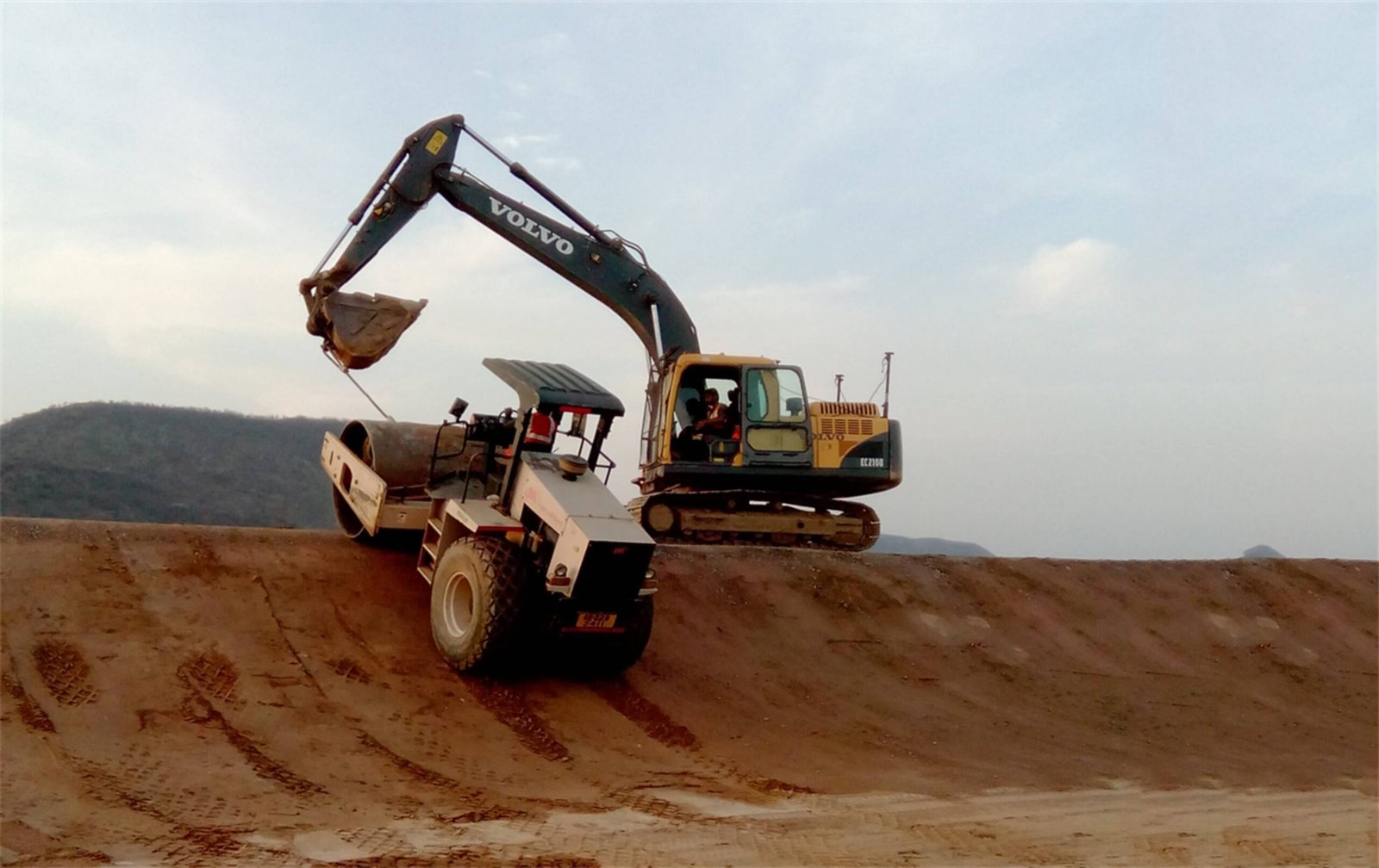 EXCAVATOR AND COMPACTOR